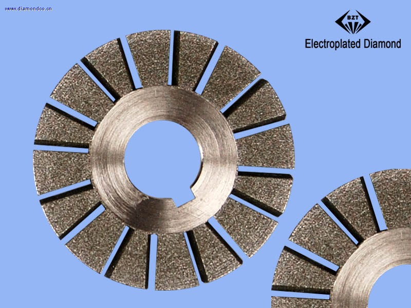 Electroplated diamond cutting blade